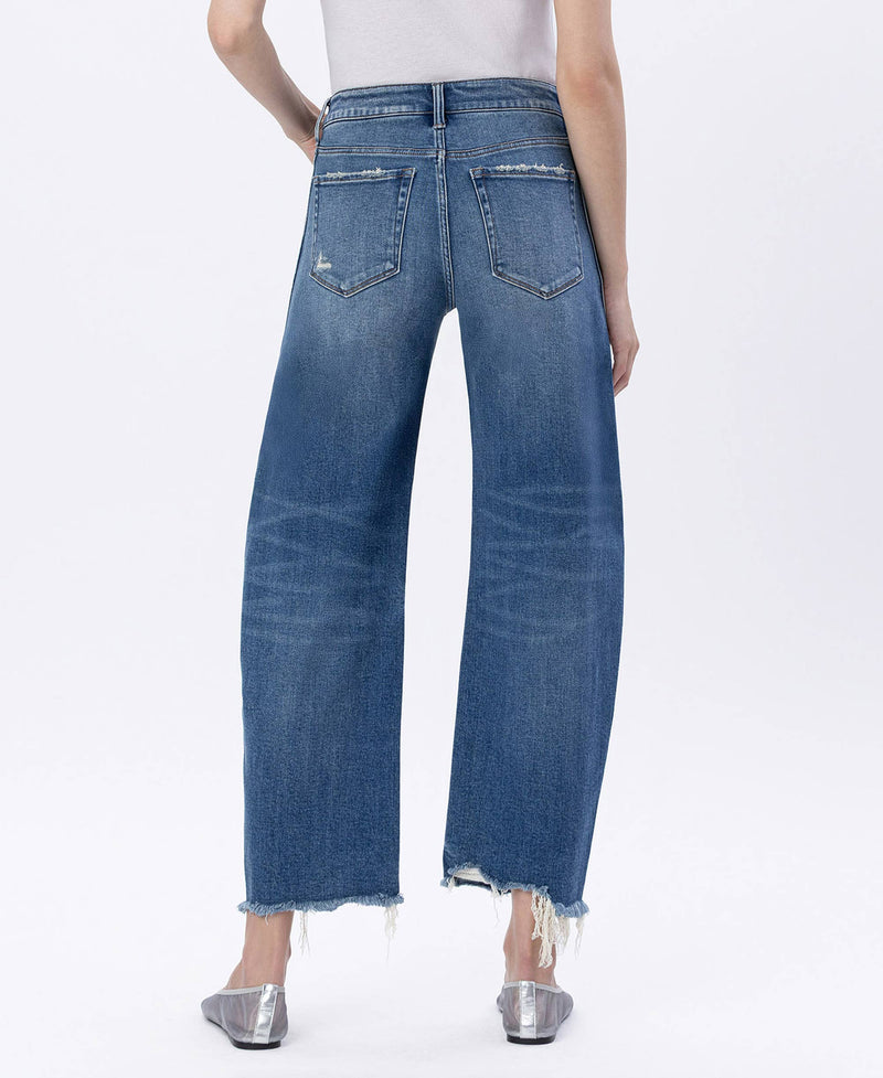 HIGH RISE UNEVEN RAW HEM BARREL